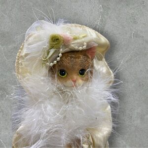 Fancy cat with boa 11 inches tall 3.5 bottom